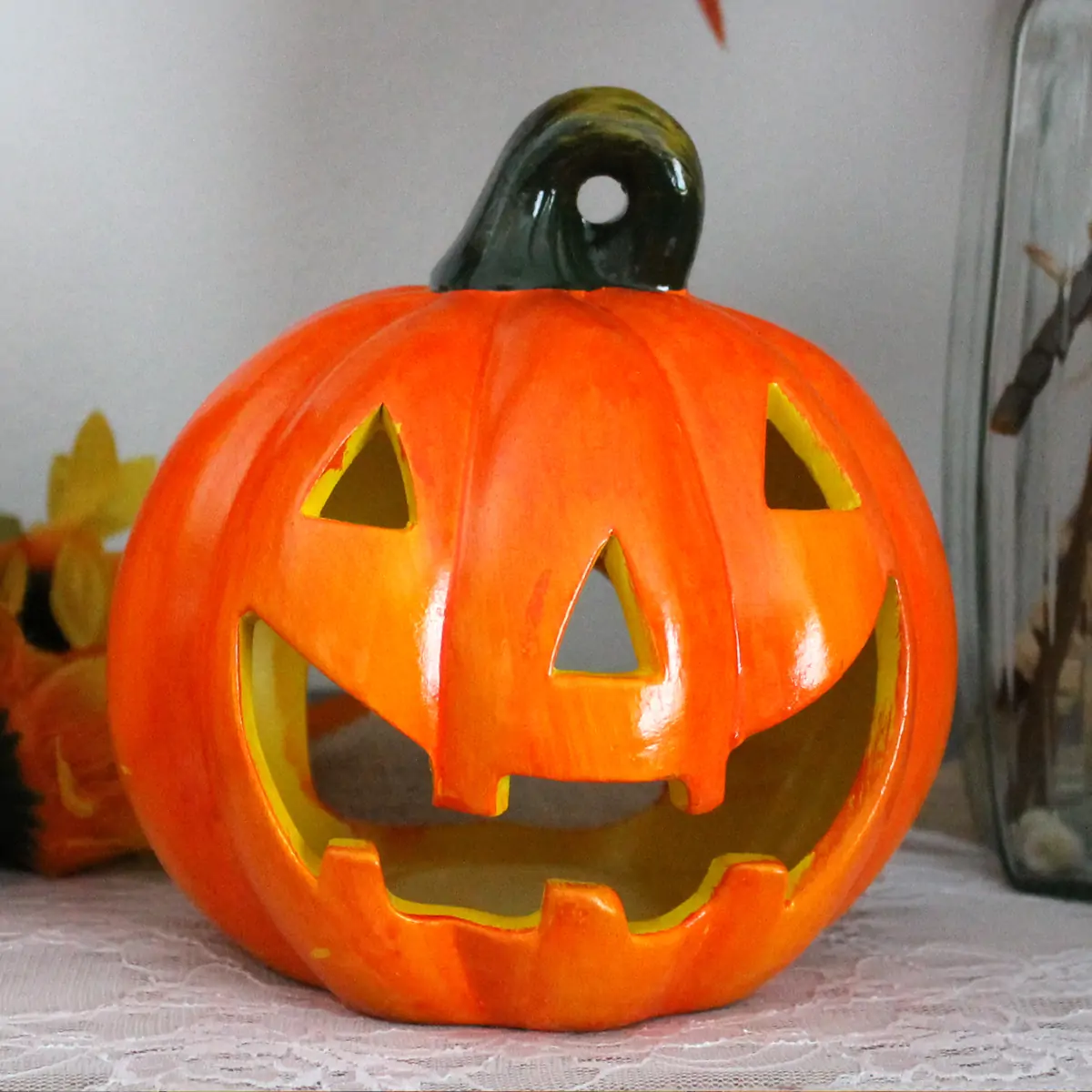 Halloween Kürbis aus Ton mit lächelndem Gesicht 14×17 cm – Bild 2