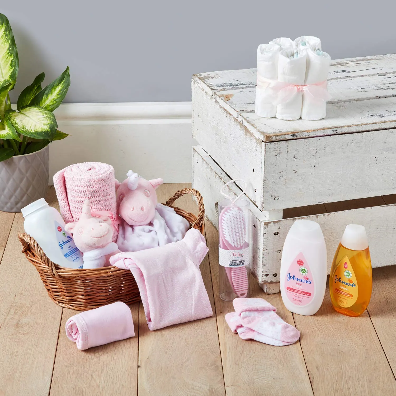 Korb für Baby Shower mit Baby Sachen – Bild 4