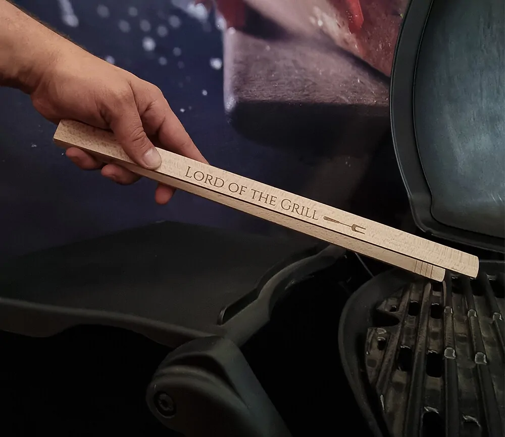 Grillzange mit Gravur und schönen Motiven – 32 cm – Bild 2